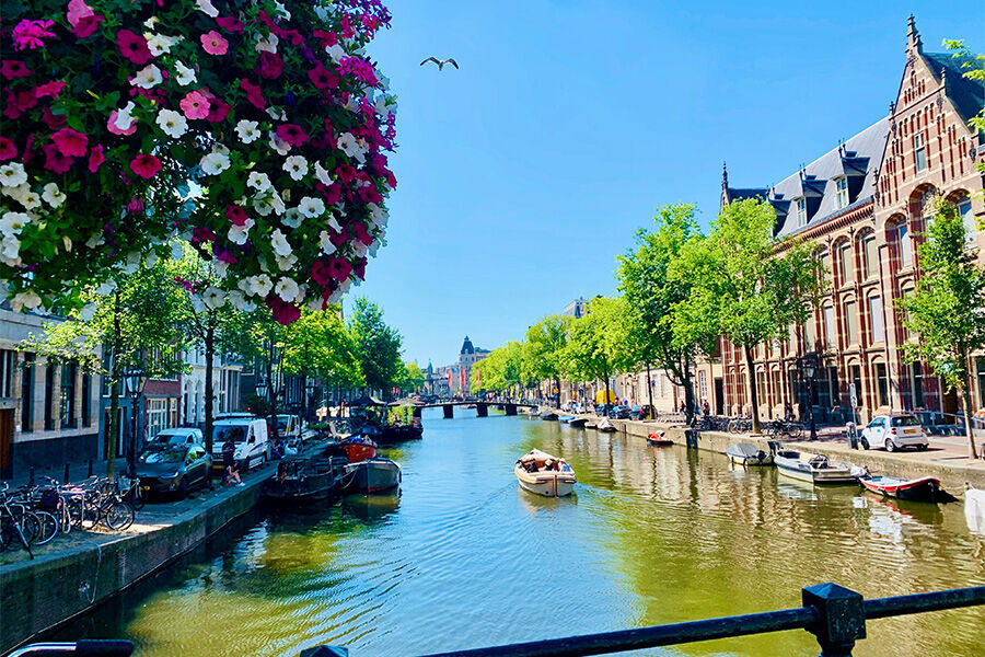 Amsterdam canal cruise 900x600